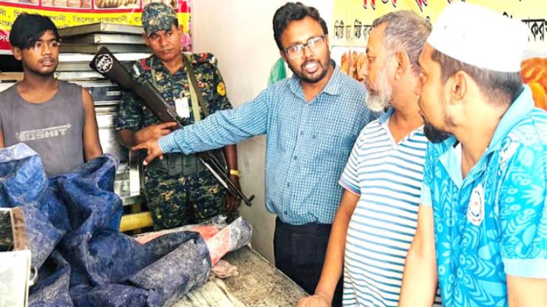 সিরাজগঞ্জে বিভিন্ন অপরাধে তিন প্রতিষ্ঠানকে জরিমানা