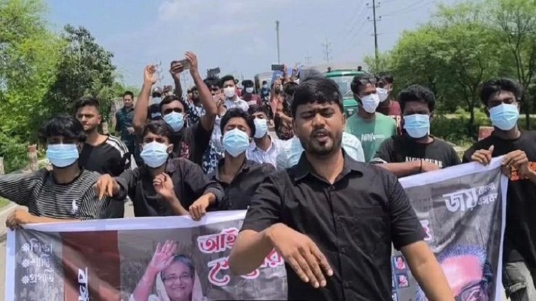 সাতক্ষীরায় নিষিদ্ধ ছাত্রলীগের মিছিল, জানেই না পুলিশ!