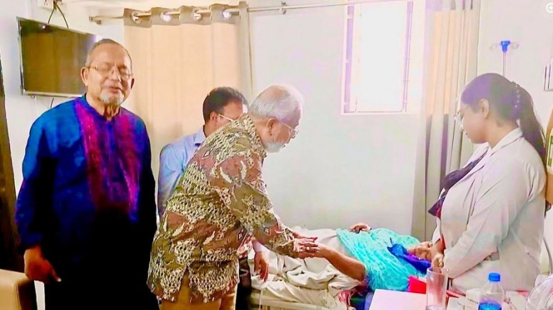 সংসদ সদস্যের অসুস্থ স্ত্রীকে দেখতে হাসপাতালে জিএম কাদের