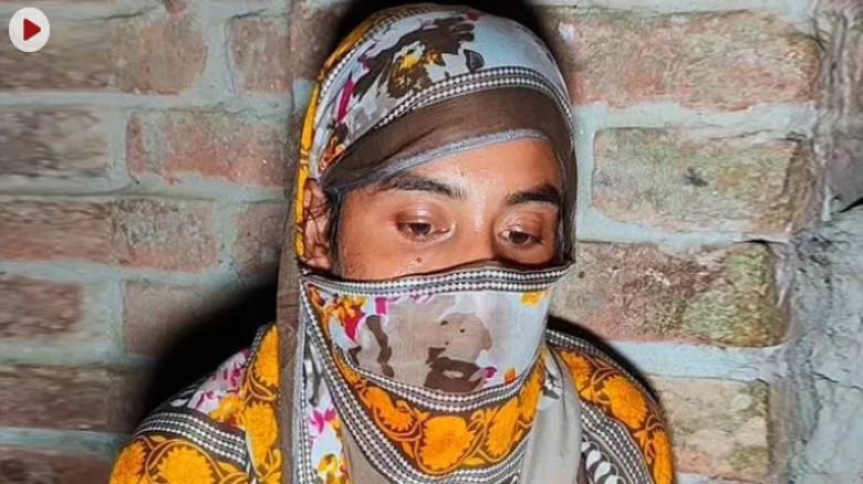 গাইবান্ধায়  বিয়ের দাবিতে প্রেমিকের বাড়িতে অনশন