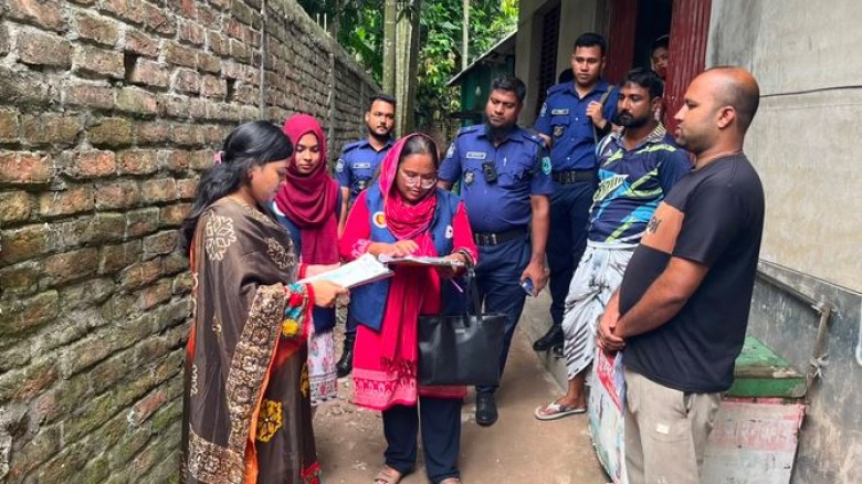 লাইসেন্স ছাড়াই আইসক্রিম উৎপাদন, তারাগঞ্জে ২০ হাজার টাকা জরিমানা