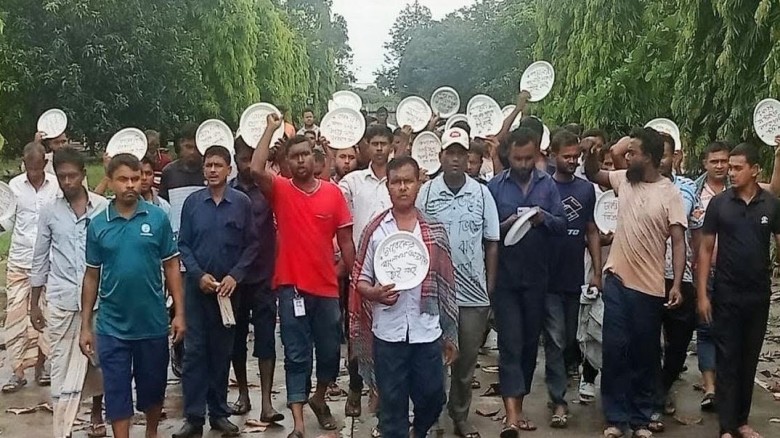 বড়পুকুরিয়ায় খনির ১৬৮ শ্রমিকে পুনর্বহালের দাবিতে লাগাতার আন্দোলন