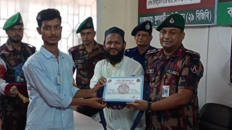 ফুলবাড়ী ২৯ বিজিবি‘র কর্তৃক প্রশিক্ষণ শেষেওয়্যারিং প্রশিক্ষণ ও সরঞ্জাম প্রদান
