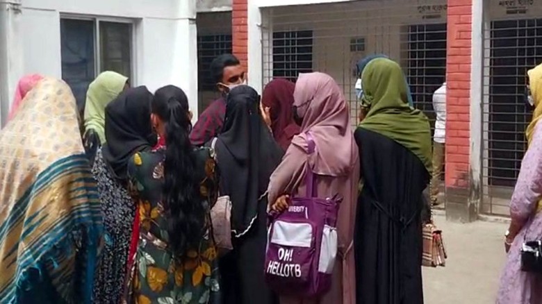 রংপুর চিড়িয়াখানা থেকে ২৭ তরুণ-তরুণী আটক