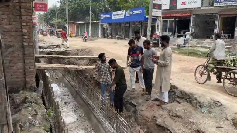 জাহাজ কোম্পানি মোড়–সাতমাথা সড়কের সংস্কারকাজ পরিদর্শন করলেন নাগরিকরা