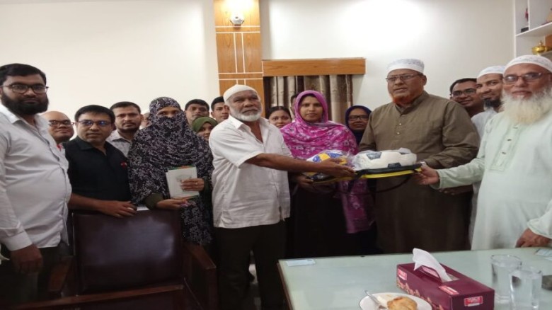 রংপুরের বিভিন্ন শিক্ষাপ্রতিষ্ঠানে ক্রীড়া সামগ্রী বিতরণ করলেন এমপি বেলাল