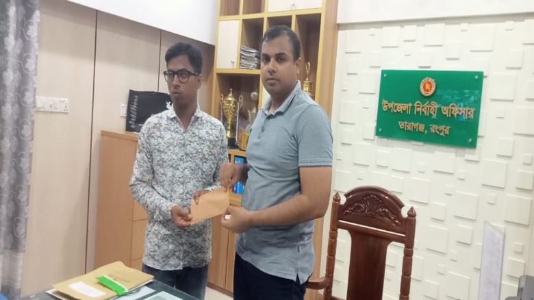 মেধাবী আরাফতের পাশে দাঁড়ালেন তারাগঞ্জ ইউএনও