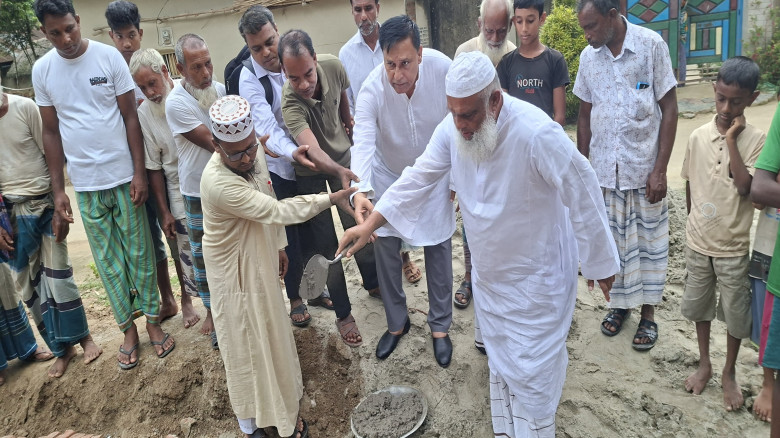 বিএনপির ৪৮তম প্রতিষ্ঠাবার্ষিকী উপলক্ষে পীরগঞ্জে মসজিদের ঢালাই কাজের উদ্বোধন