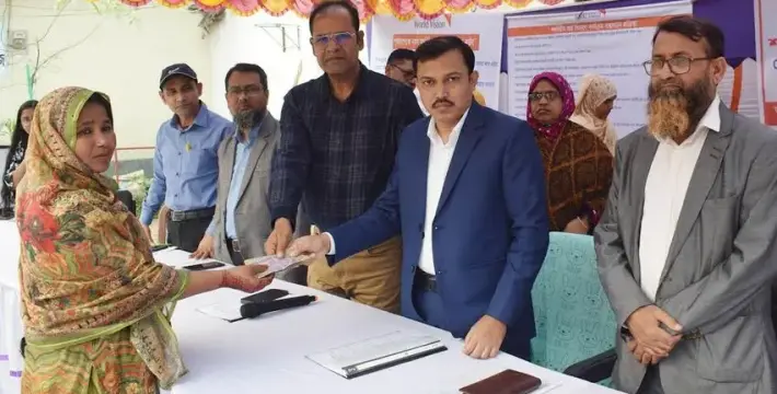 [রংপুরে পারিবারিক আয় বৃদ্ধিতে অতি দরিদ্র পরিবারের মাঝে অর্থ সহায়তা প্রদান]