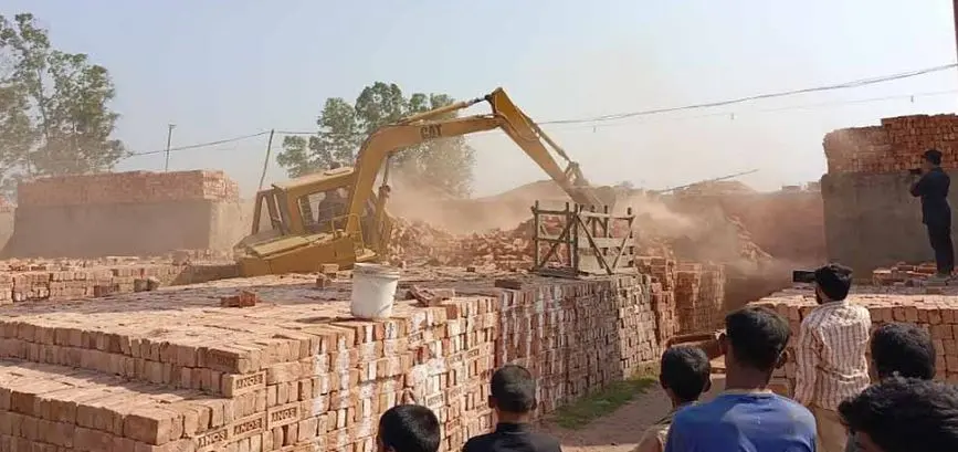 [রংপুরে যৌথ অভিযানে অবৈধ দু'টি ইট ভাটার দেড় লক্ষ টাকা জরিমানা]