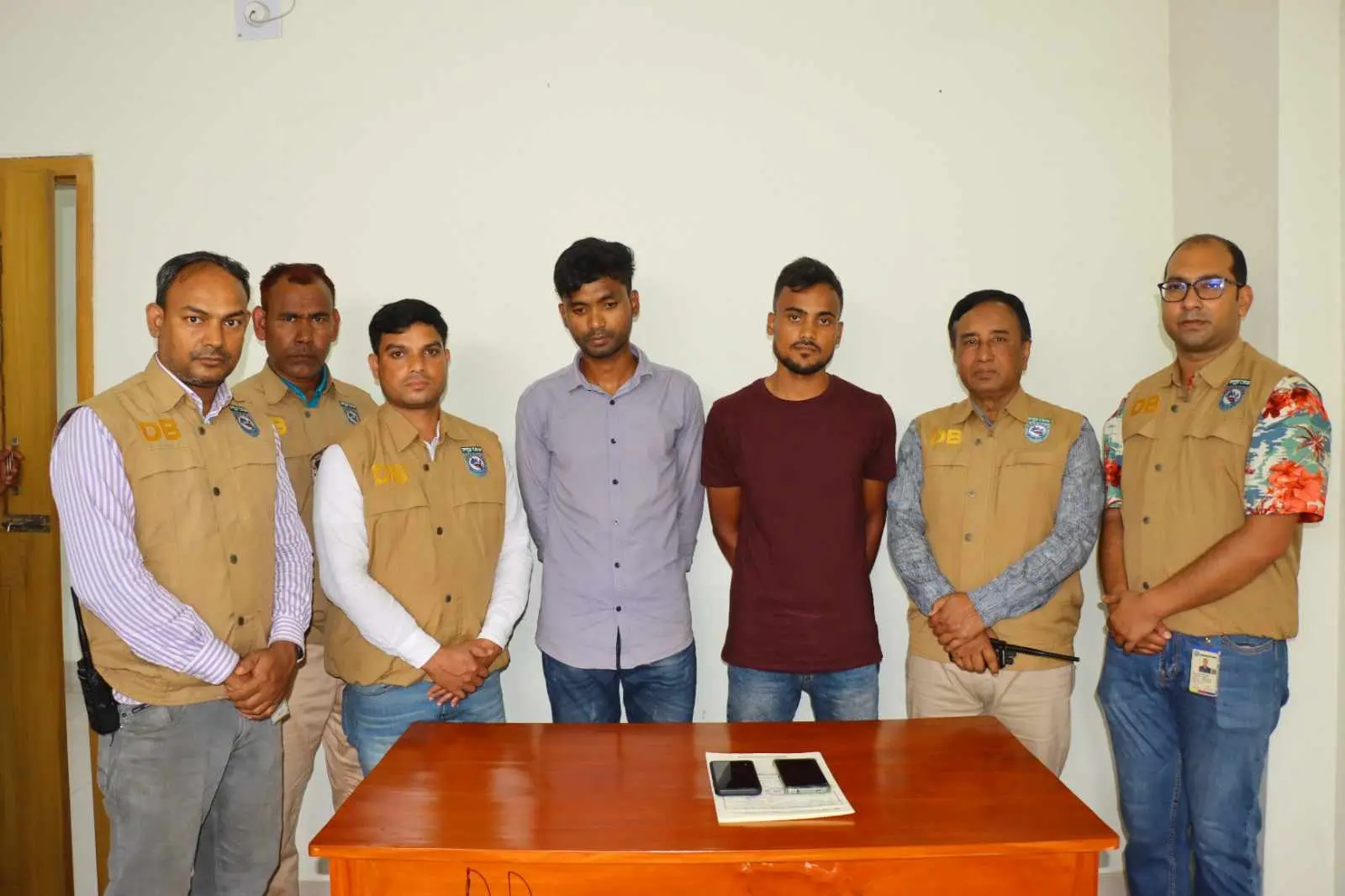 [রংপুরে টিআরসি পরীক্ষায় প্রযুক্তি ব্যবহার করে নকল: পরীক্ষার্থী ও সহযোগী আটক]