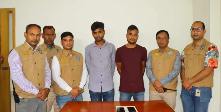 [রংপুরে টিআরসি পরীক্ষায় প্রযুক্তি ব্যবহার করে নকল: পরীক্ষার্থী ও সহযোগী আটক]